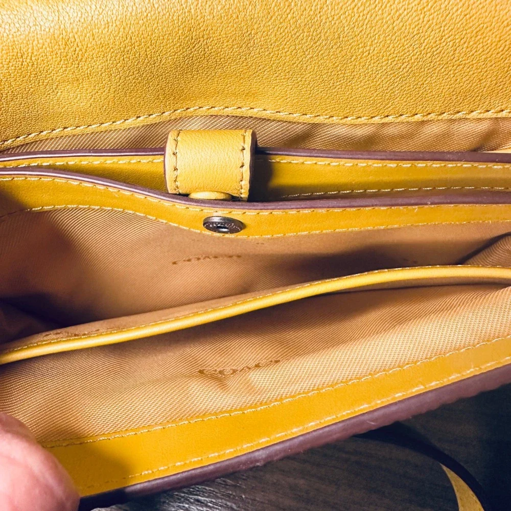 Coach SWAGGER‎ Pebble Leather Crossbody Bag Yellow Turnlock Shoulder Strap EUC